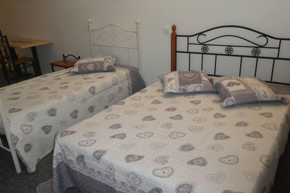 Etanit ! Etape Calme Et Parking Velo, Bicycle - Connection Tous A 1Mn Bus,Train Et Aeroport - Plein Centre De Beziers Pour Visiter,Manger - Chambres Climatisees, Spacieuses Amenagees Pour Singles, Couple, Et Ou Familles - Consigne Et Petit Dej En Plu Exterior photo